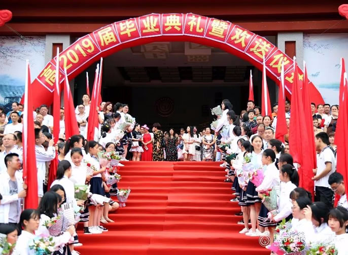 【遂寧東辰】你們再看看學校，老師再看看你們 | 遂寧東辰高2019屆畢業歡送會
